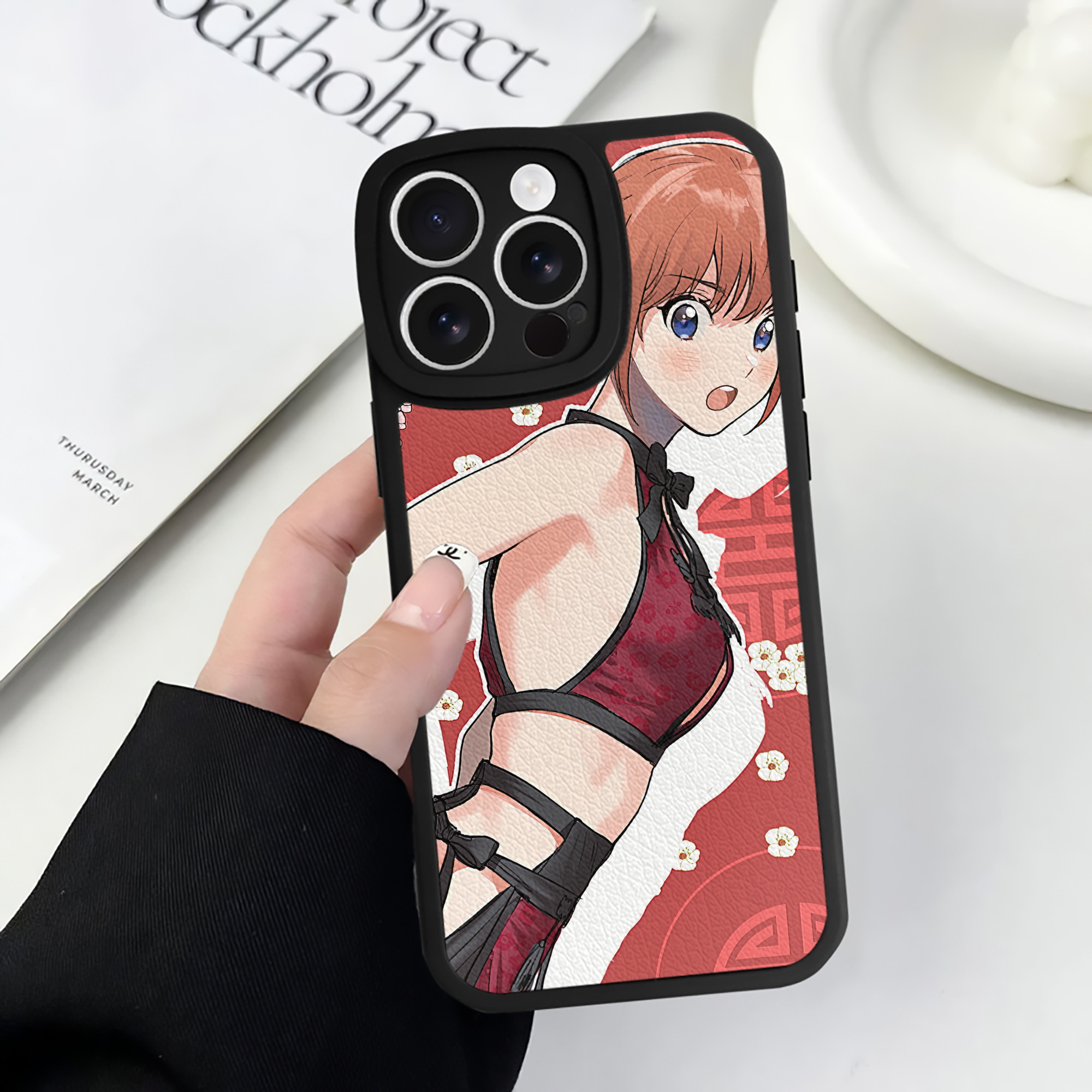 （画像用） ぎんたま 坂田銀時（さかたぎんとき） 神楽 志村新八（しむら しんぱち） GINTAMA Sakata Gintoki Kagura Shimura Shinpachi 【iPhone 16シリーズ対応】シリコンスマホケース（レザー調） 材質：シリコン